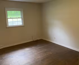 Oak Grove Road bedroom