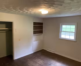 Oak Grove Road bedroom